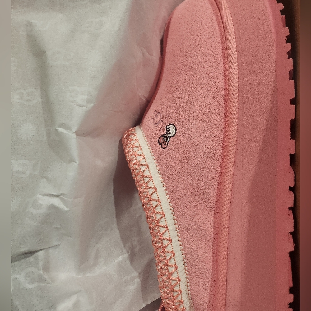 Authentic New UGG Pink Tazz Love '25 Shoes - Picture 3 of 5